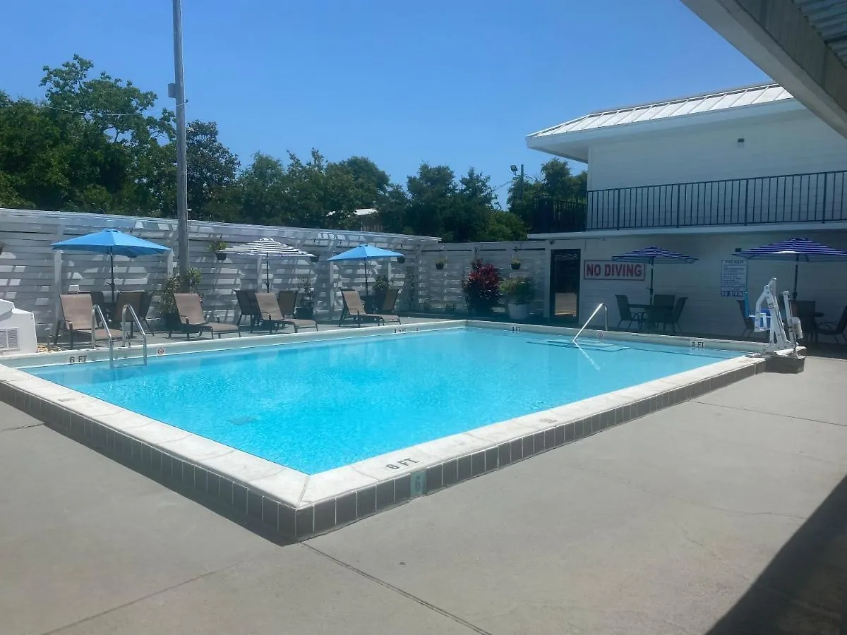 Village Inn Destin 2*,
